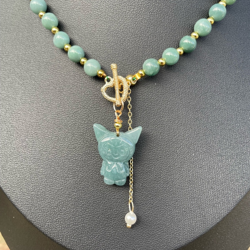 Elegant Green Beaded Necklace with Cat Pendant